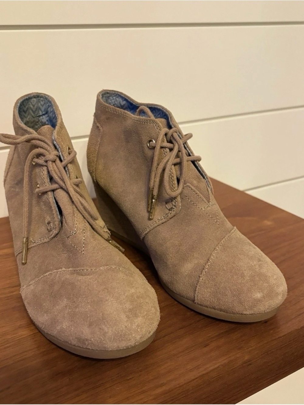 TOMS Women’s Desert Wedge Lace Up Booties Boots Tan Suede Boho Chic Fashion Sz 8 - Picture 3 of 7